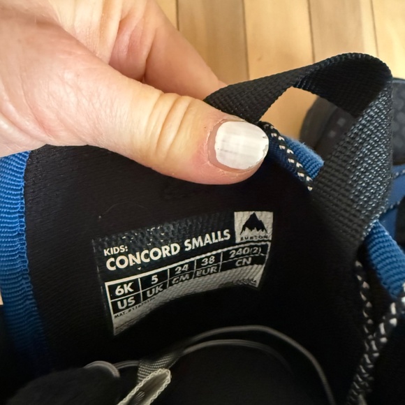 Burton Concord Smalls Snowboard Boots Size 6Y - Picture 2 of 3